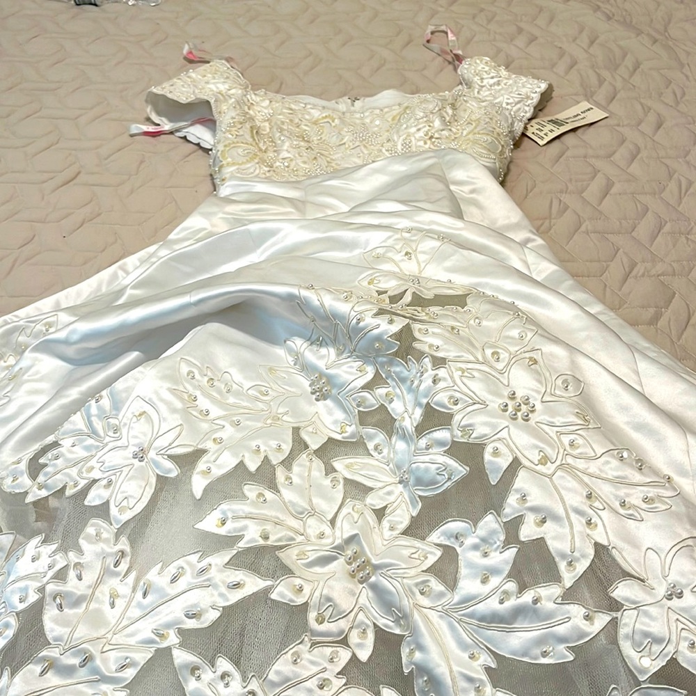 David’s Bridal wedding dress!!! Off the shoulder